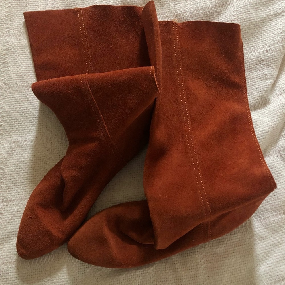 Very cute flat point toe brown suede boots